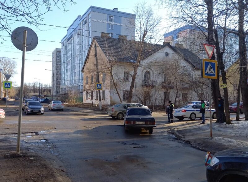 В Твери автомобилист сбил пешехода на зебре В Твери автомобилист сбил пешехода на зебре