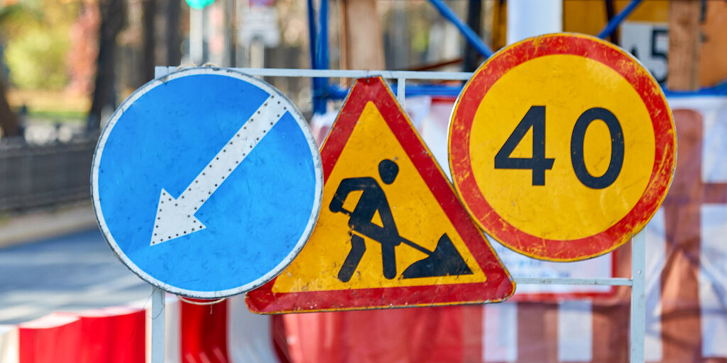 На Волоколамском проспекте приступили к устронению ямы