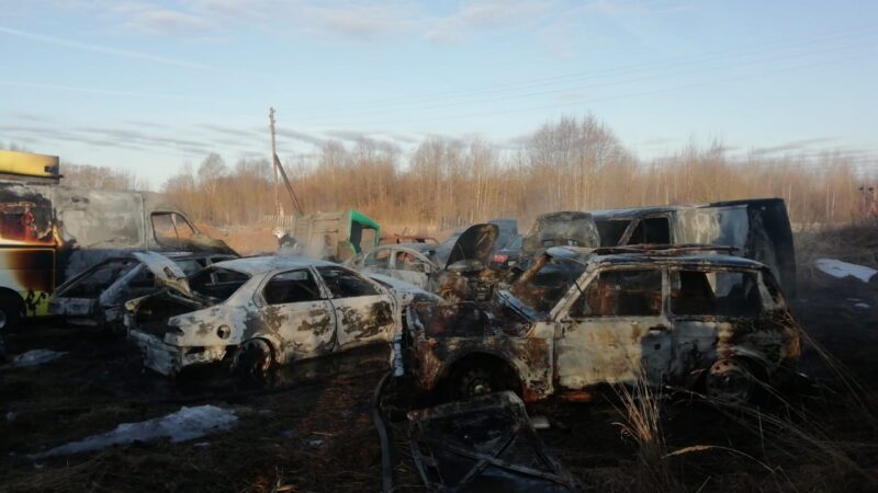 В Тверской области сгорело несколько автомобилей