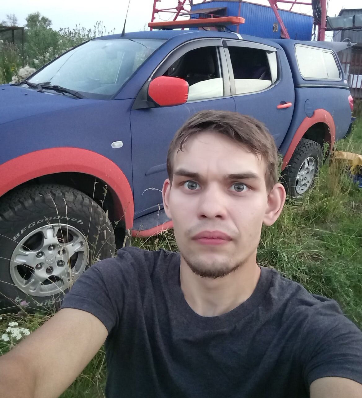 В Тверской области пропал молодой человек на красном автомобиле "Рено Логан" В Тверской области пропал молодой человек на красном автомобиле "Рено Логан"