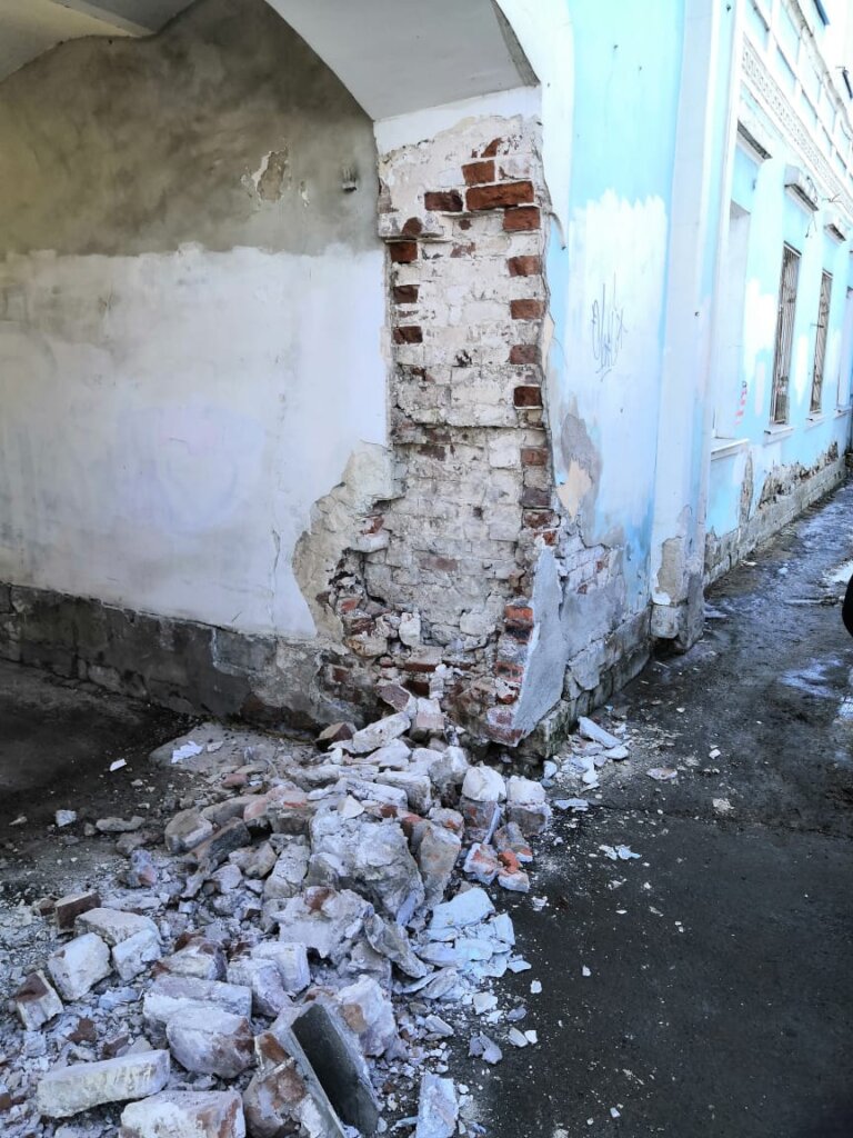 На набережной Степана Разина восстановят штукатурный слой арочной конструкции