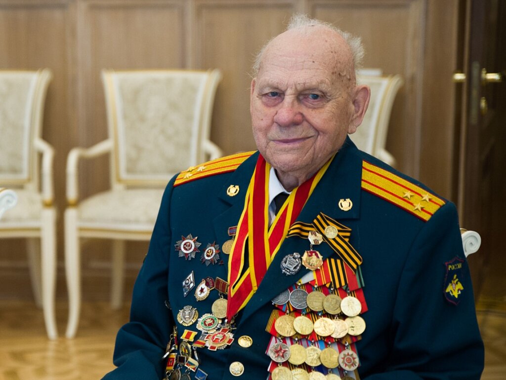 Спартак Сычев: Выплаты к Дню Победы – это уважение к ветеранам и знак для молодежи Спартак Сычев: Выплаты к Дню Победы – это уважение к ветеранам и знак для молодежи