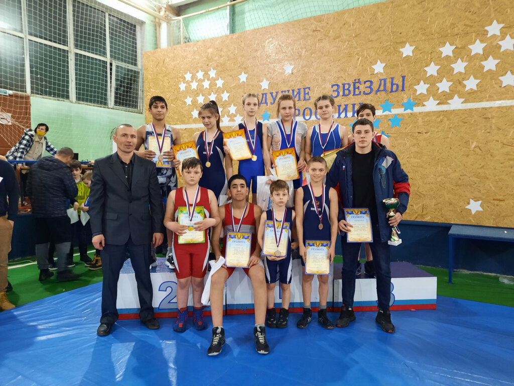 34 спортсмена из Калязина отправились на соревнования по борьбе