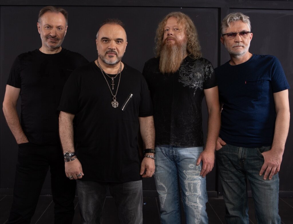 Крепкий Черный кофе заварят в Тверском клубе