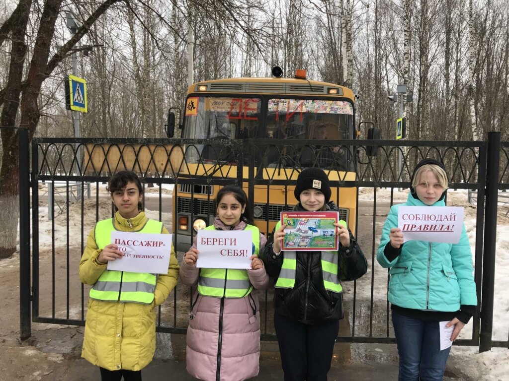 В Лихославле сотрудники полиции рассказали детям о правилах дорожного движения