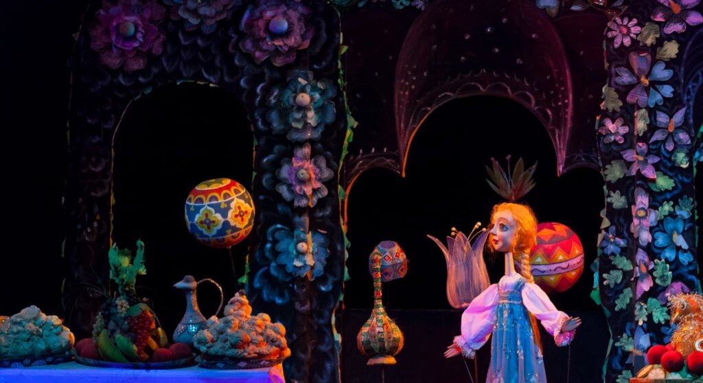 Тверской театр кукол приглашает на спектакль «Аленький цветочек» Тверской театр кукол приглашает на спектакль «Аленький цветочек»