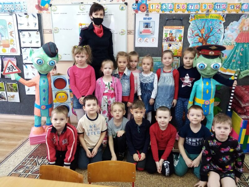 В Нелидово провели занятия по ПДД для дошкольников В Нелидово провели занятия по ПДД для дошкольников