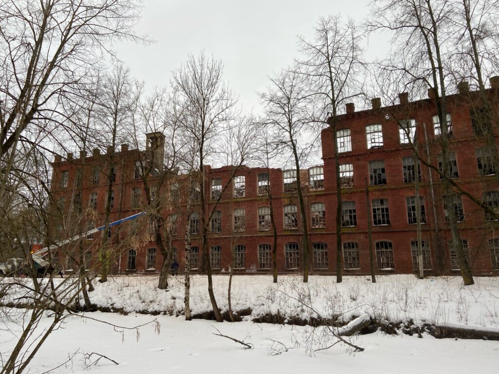 Авангард пал: в Вышнем Волочке рушится фабрика Авангардизм пал: в Вышнем Волочке рушится фабрика