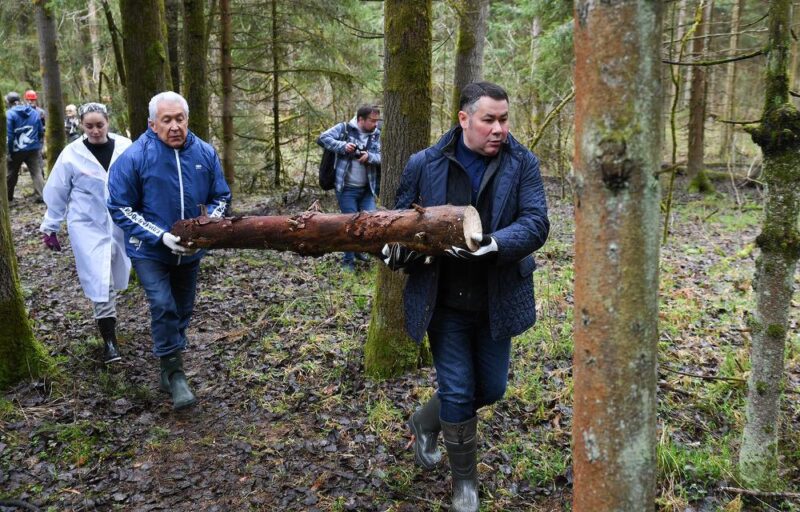 Игорь Руденя принял участие во Всероссийском субботнике вместе с жителями Тверской области Игорь Руденя принял участие во Всероссийском субботнике вместе с жителями Тверской области