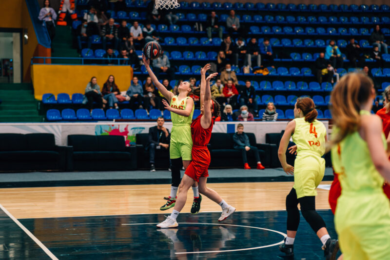 Тверские спортсменки заняли второе место на Всероссийском чемпионате по баскетболу среди школьных команд