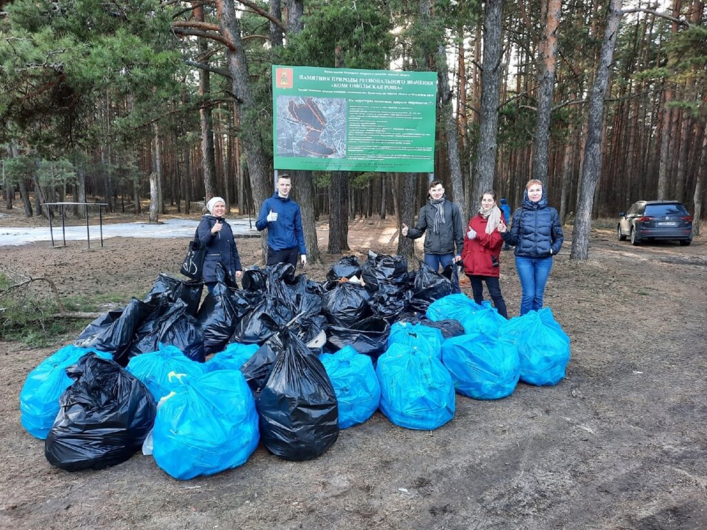 «Мы взяли и сделали»: волонтёры провели субботник в Комсомольской роще «Мы взяли и сделали»: волонтёры провели субботник в Комсомольской роще