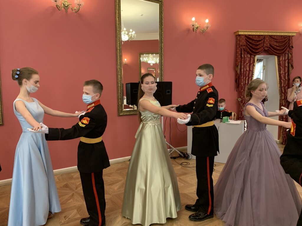 Тверские суворовцы стали участниками традиционного «Весеннего бала»
