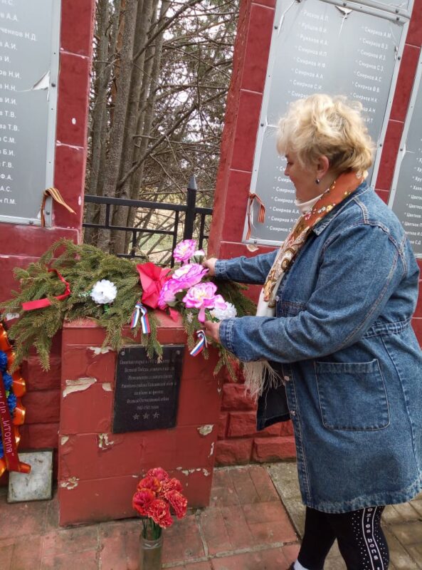 «Покончить с мусором»: жители Ржевского района привели в порядок общественные территории