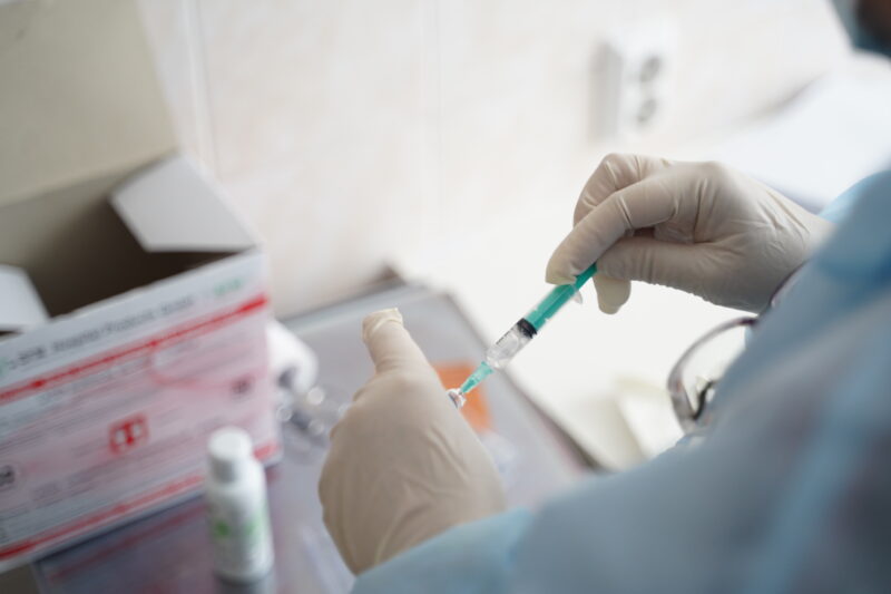Жители Тверской области смогут пройти вакцинацию на майских праздниках Жители Тверской области смогут пройти вакцинацию на майских праздниках