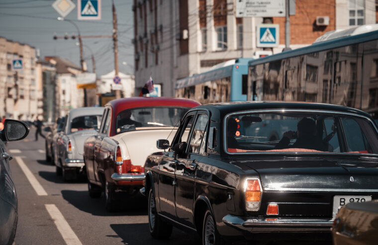 Фотоотчет: ретроавтомобили проехали по главным улицам Твери