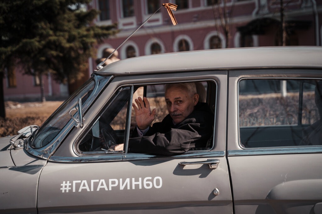 Фотоотчет: ретроавтомобили проехали по главным улицам Твери Фотоотчет: ретроавтомобили проехали по главным улицам Твери