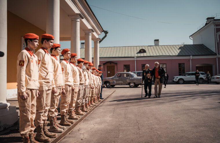 Фотоотчет: ретроавтомобили проехали по главным улицам Твери