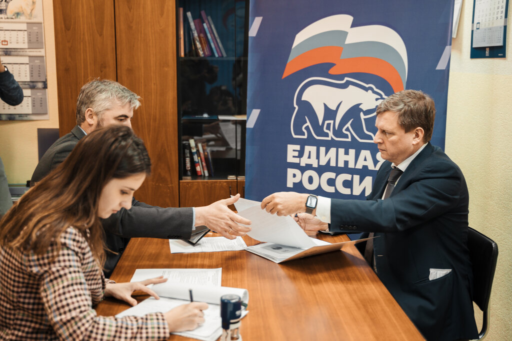 Сенатор Андрей Епишин подал документы на участие в праймериз по выборам в областной парламент