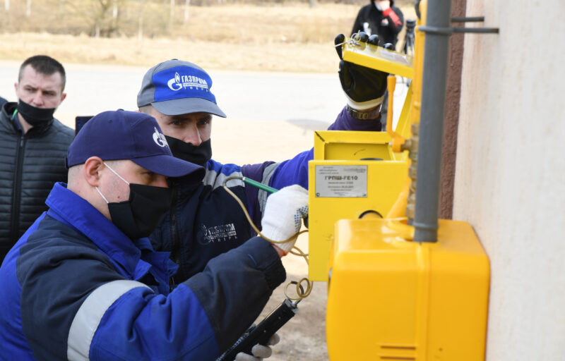 «Единая Россия» обратится к главе государства с предложением бесплатно подключать население к газу