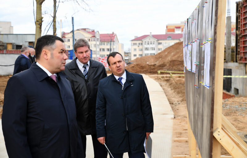 Игорь Руденя проинспектировал строительство детского сада на улице Склизкова в Твери