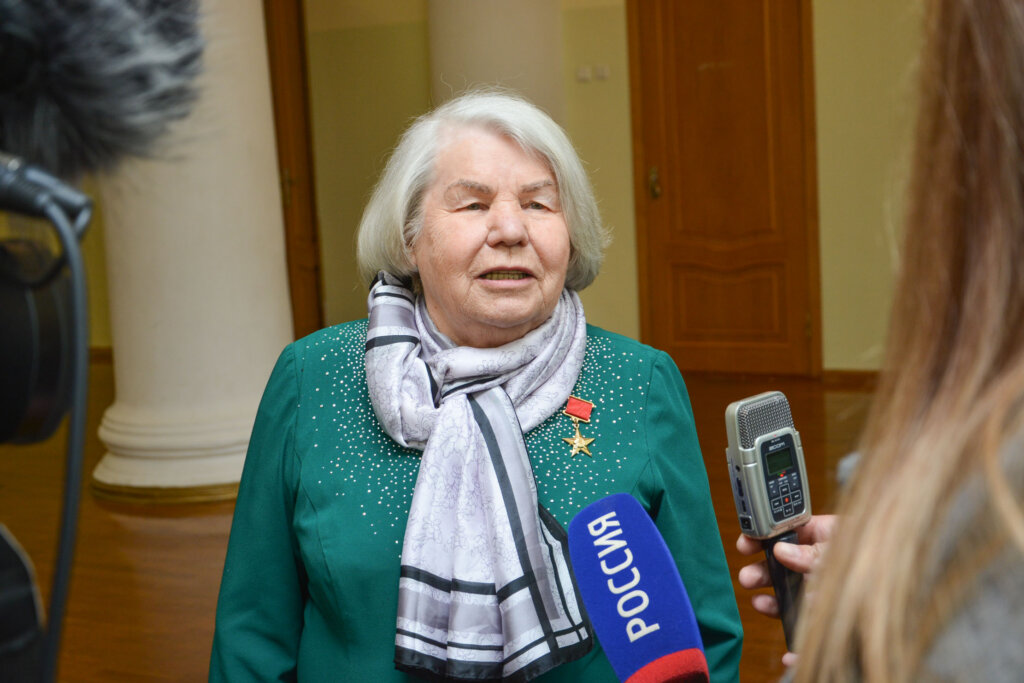 В Твери Любовь Ивановну Парфёнову поздравили с 50-летием присвоения звания Герой Социалистического Труда