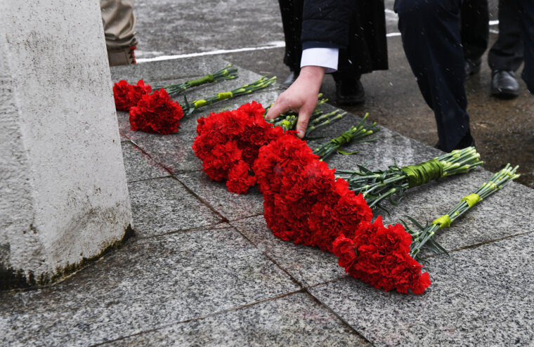В Лихославле Игорь Руденя возложил цветы к Памятнику неизвестному солдату и Обелиску Победы
