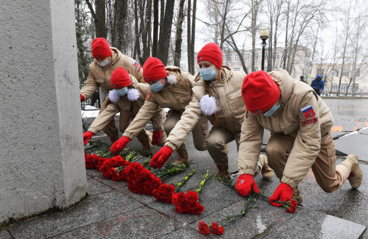 В Лихославле Игорь Руденя возложил цветы к Памятнику неизвестному солдату и Обелиску Победы