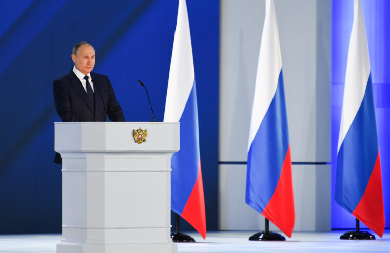 Президент России Владимир Путин выступил с ежегодным Посланием Федеральному Собранию