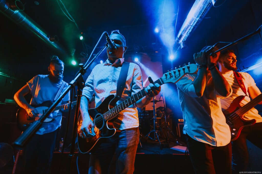 В Твери выступит группа "Дороги меняют цвет"