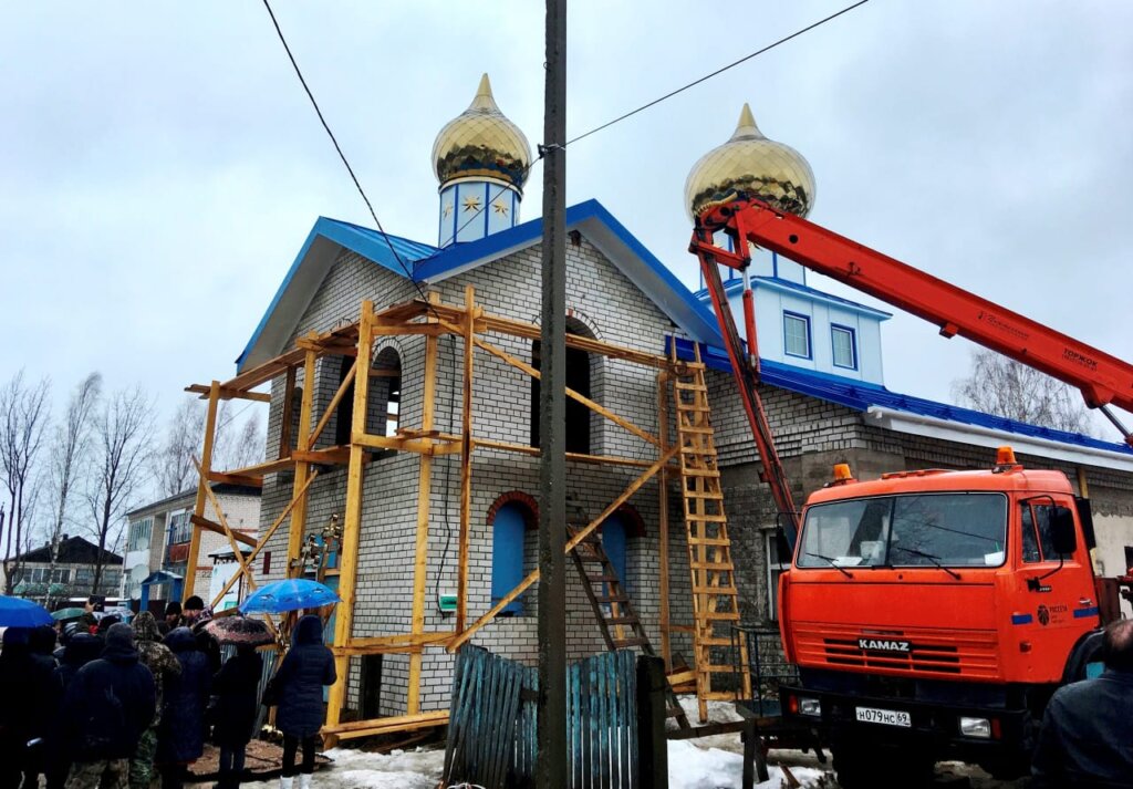 Глава Сандовского района поблагодарил Тверьэнерго за помощь в строительстве храма