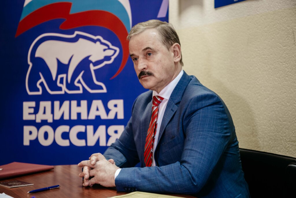Сергей Веремеенко подал документы на участие в праймериз «Единой России» Сергей Веремеенко подал документы на участие в праймериз «Единой России»