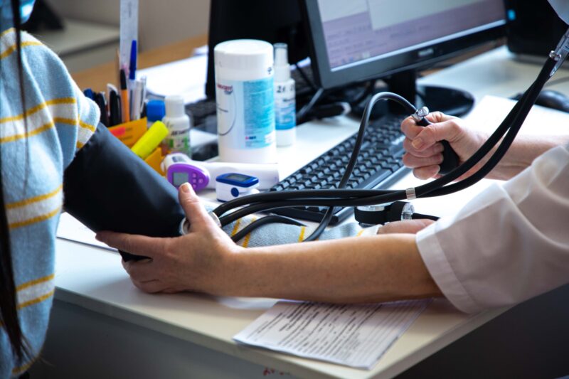 В Твери магистранты-иностранцы сделали прививку от коронавируса