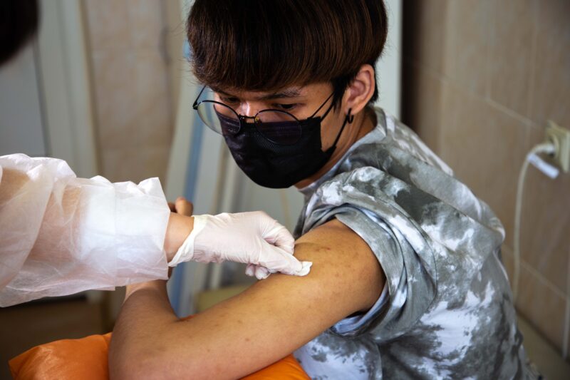 В Твери магистранты-иностранцы сделали прививку от коронавируса