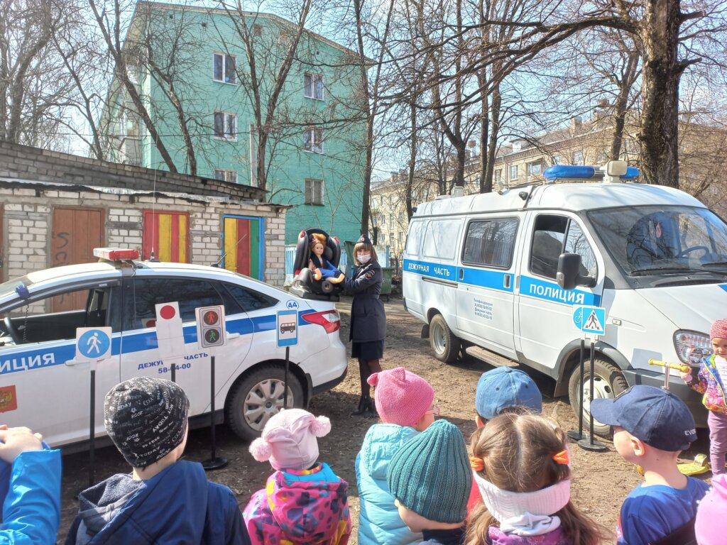 Тверским дошкольникам рассказали о правилах поведения на дороге