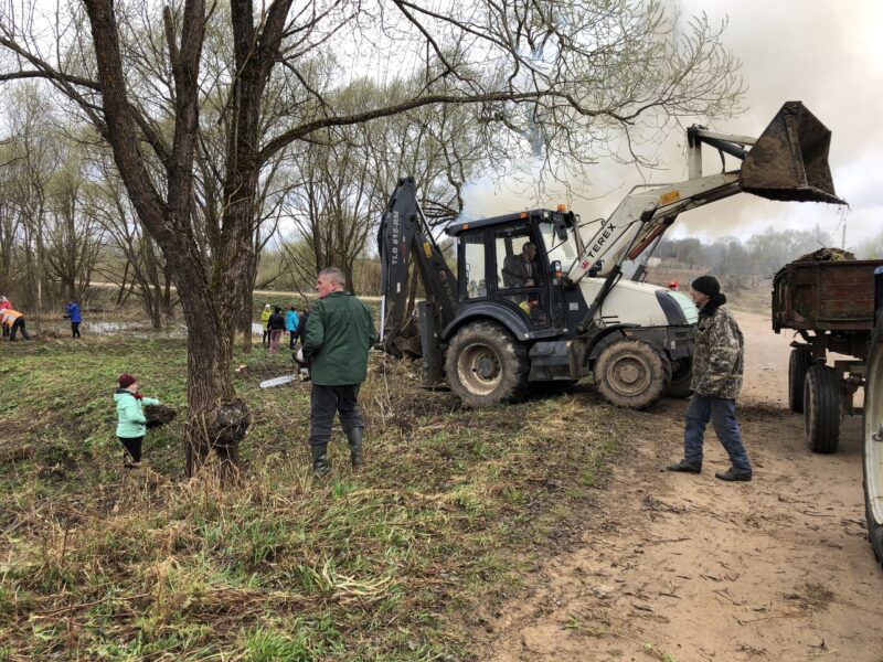 «Покончить с мусором»: жители Ржевского района привели в порядок общественные территории