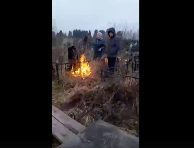 В Тверской области мужчина и женщина пытались спалить кладбище В Тверской области мужчина и женщина пытались спалить кладбище