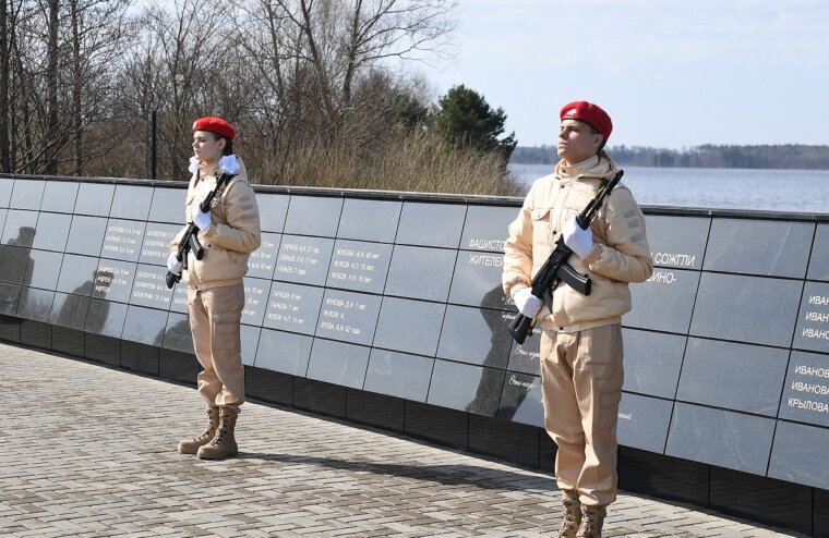 В Пеновском районе Игорь Руденя почтил память жителей деревни Ксты