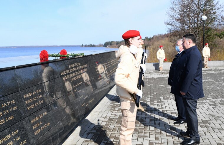В Пеновском районе Игорь Руденя почтил память жителей деревни Ксты