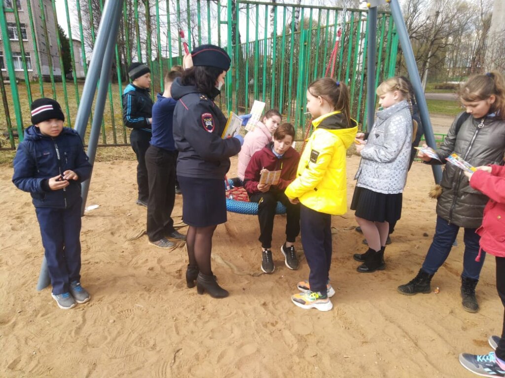 Западнодвинские инспекторы провели беседу с детьми