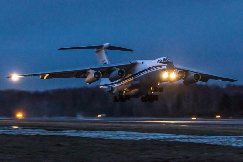 Летчики военно-транспортной авиации провели командирские полеты над тверским аэродромом