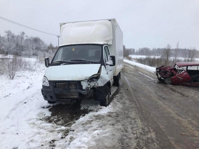 В Тверской области при столкновении ВАЗа и Газели один из водителей сломал ногу В Тверской области при столкновении ВАЗа и Газели один из водителей сломал ногу