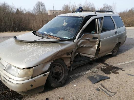 Пострадал ребёнок: в Тверской области произошло ДТП с двумя легковыми авто Пострадал ребёнок: в Тверской области произошло ДТП с двумя легковыми авто