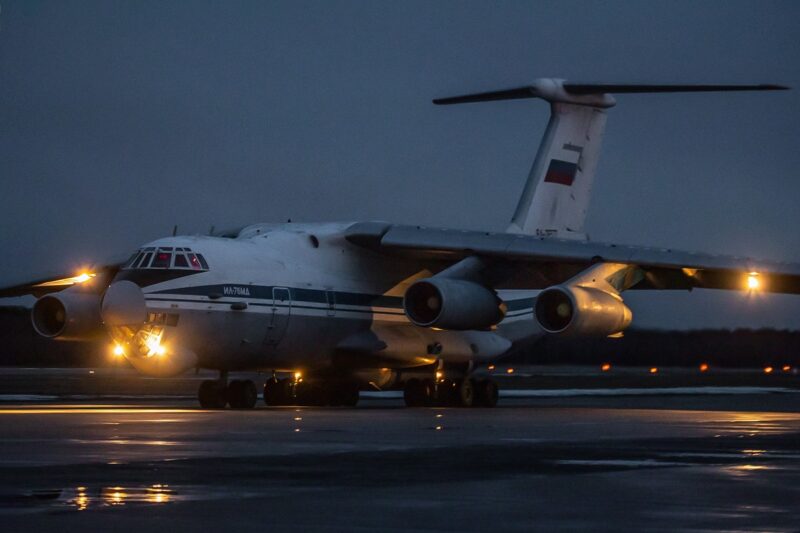 Летчики военно-транспортной авиации провели командирские полеты над тверским аэродромом