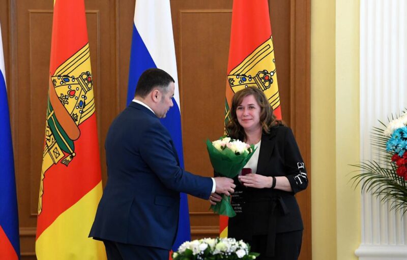 Губернатор Игорь Руденя наградил сотрудников скорой медицинской помощи Верхневолжья