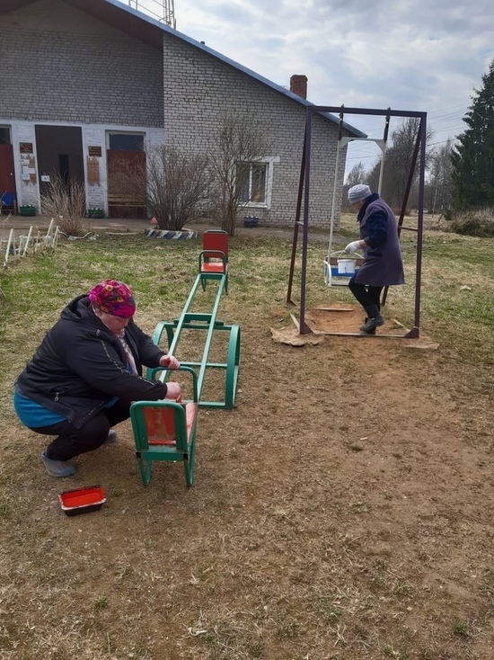 Жители Оленино вышли на субботник Жители Оленино вышли на субботник