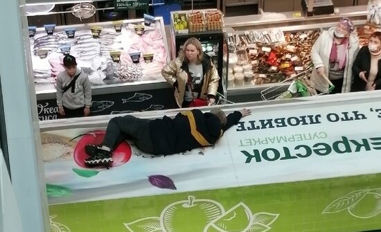 В торговом центре Твери подросток сорвался с перил В торговом центре Твери подросток сорвался с перил