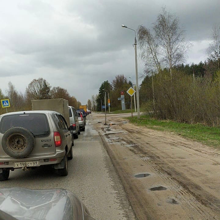 В Твери собралась пробка на улице Шишкова В Твери собралась пробка на улице Шишкова