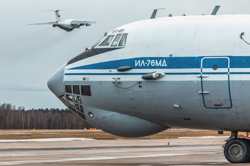 Летчики военно-транспортной авиации провели командирские полеты над тверским аэродромом