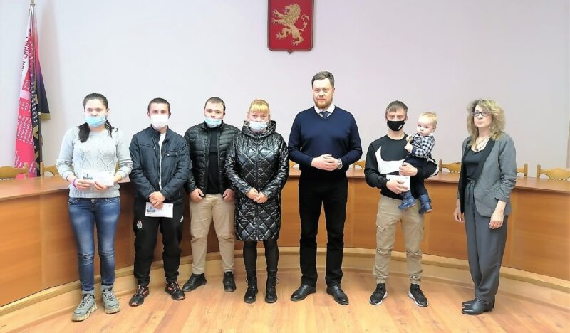 Дети-сироты из Ржева получили ключи от квартир Дети-сироты из Ржева получили ключи от квартир