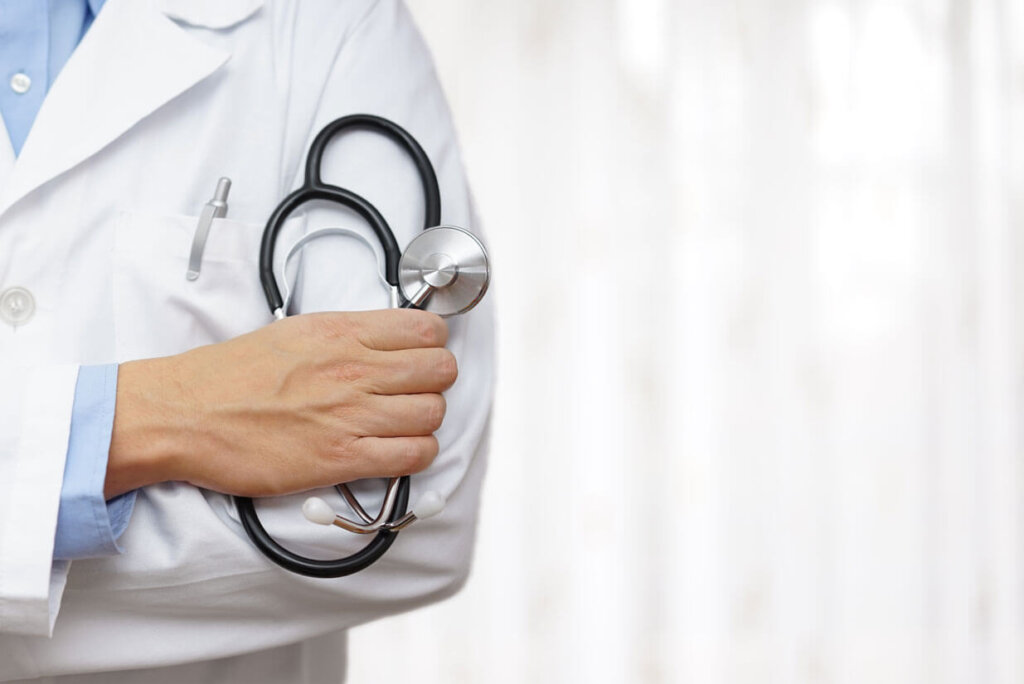 Стал известен график работы Бологовской районной больницы на майских праздниках